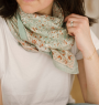 Grand foulard fleuri - Sarika Matcha
