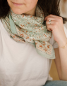 Grand foulard fleuri - Sarika Matcha