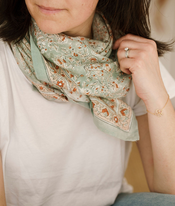 Grand foulard fleuri - Sarika Matcha